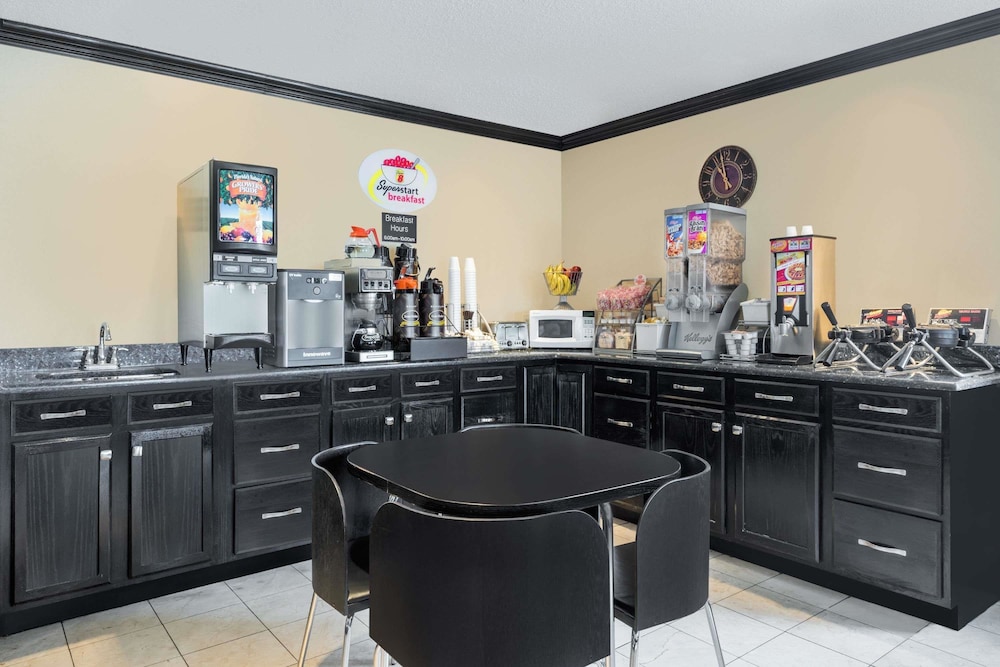 Super 8 by Wyndham Hanover 32/43