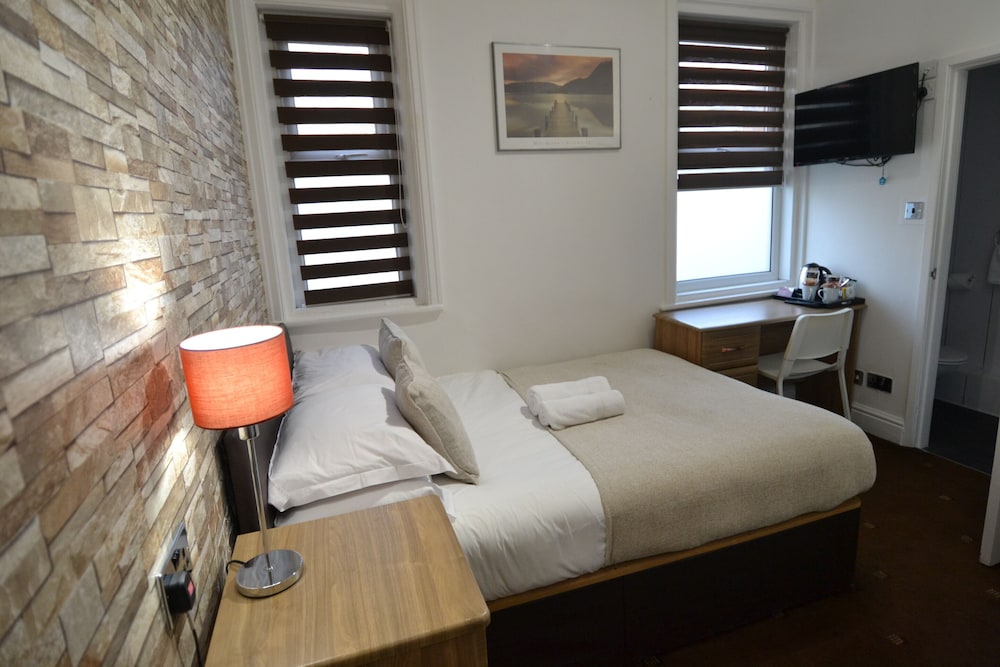 Hotel 33 13/50