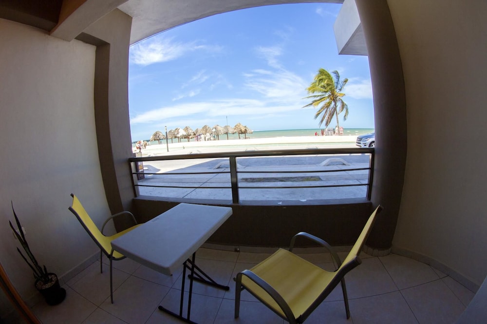Hotel & Suites Domani 35/46