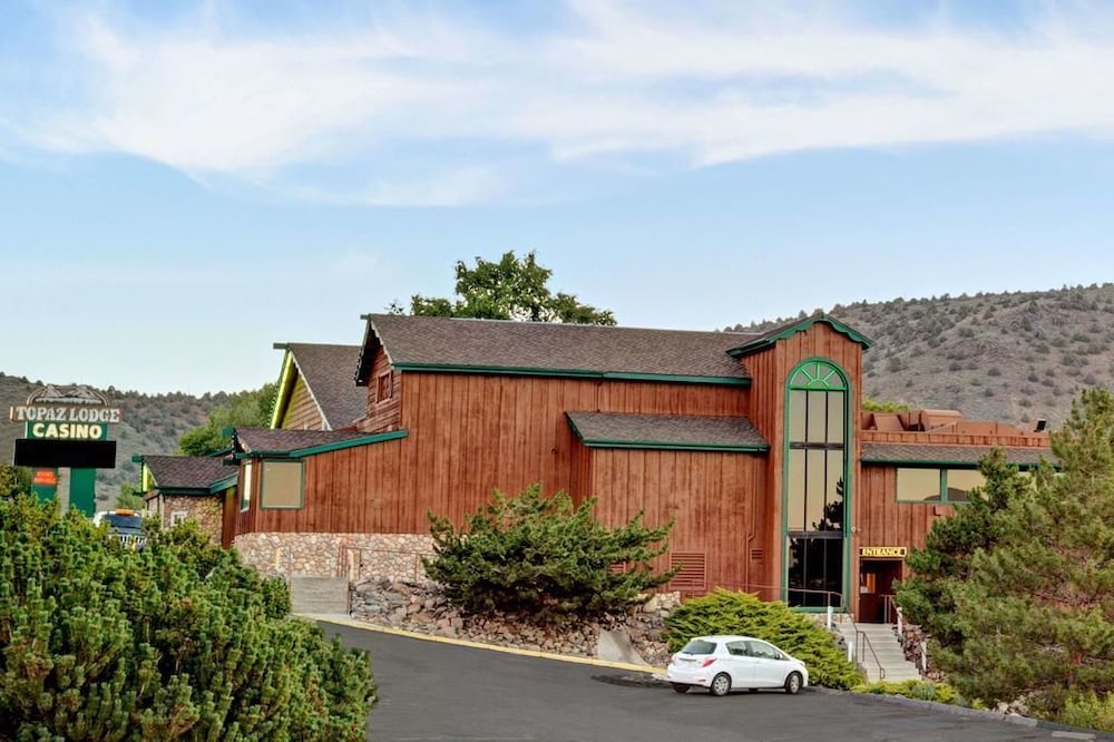 Topaz Lodge 5/58