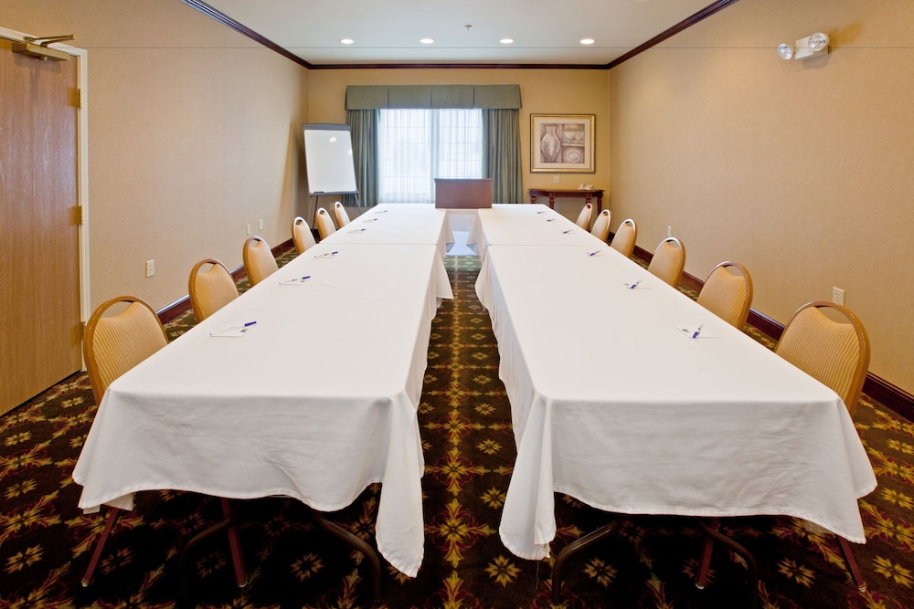 Holiday Inn Express Lebanon 25/36