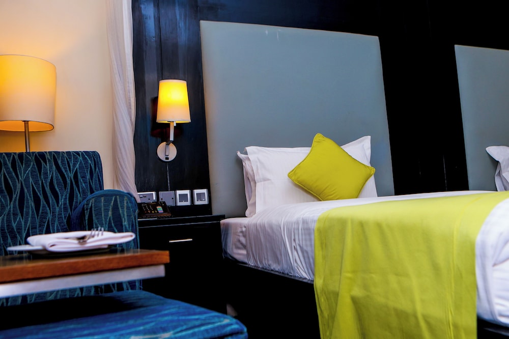 Acacia Premier Hotel 34/66