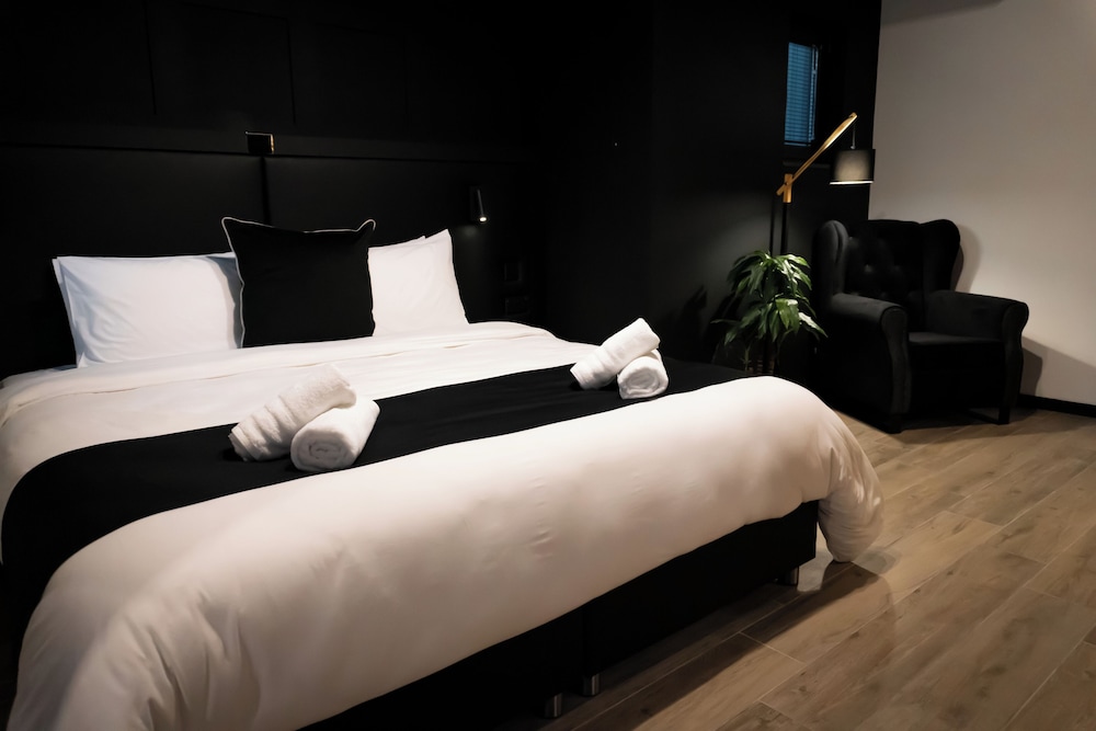 Block Hotel Rooms and Aparments 21/54