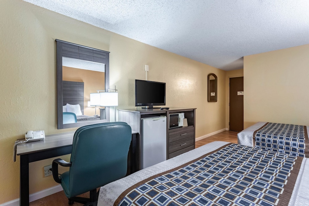 Rodeway Inn Farmingtonn, NM 19/41