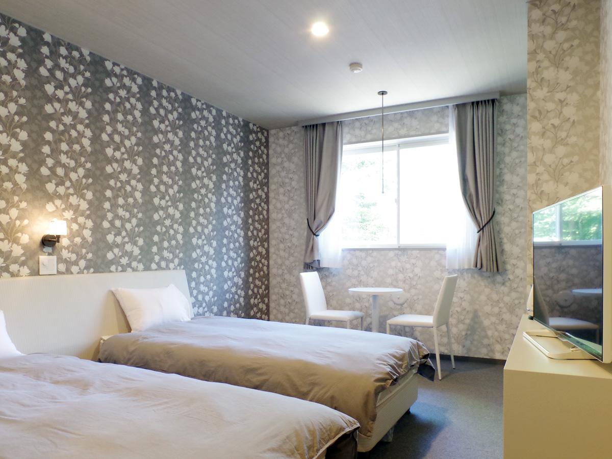 ROOM, TWIN BEDS