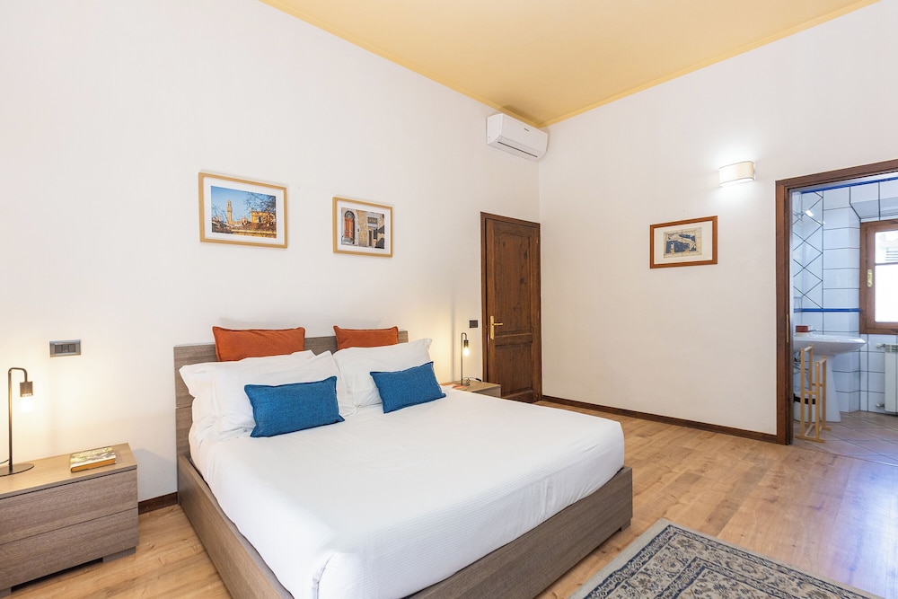 Rental In Rome Rosselli Palace Deluxe 4 Apartment 16/49