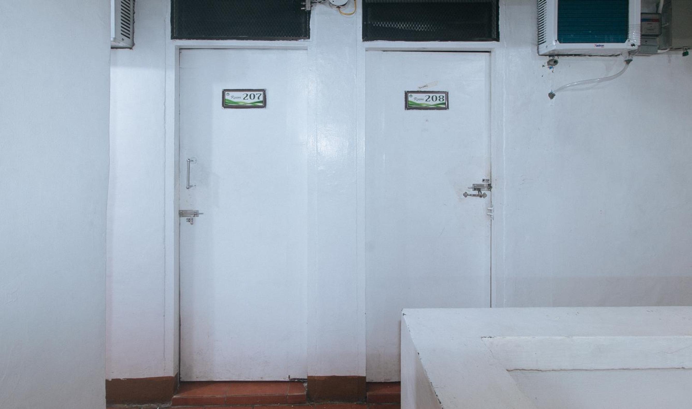 RedDoorz near OWWA Pasay 45/46