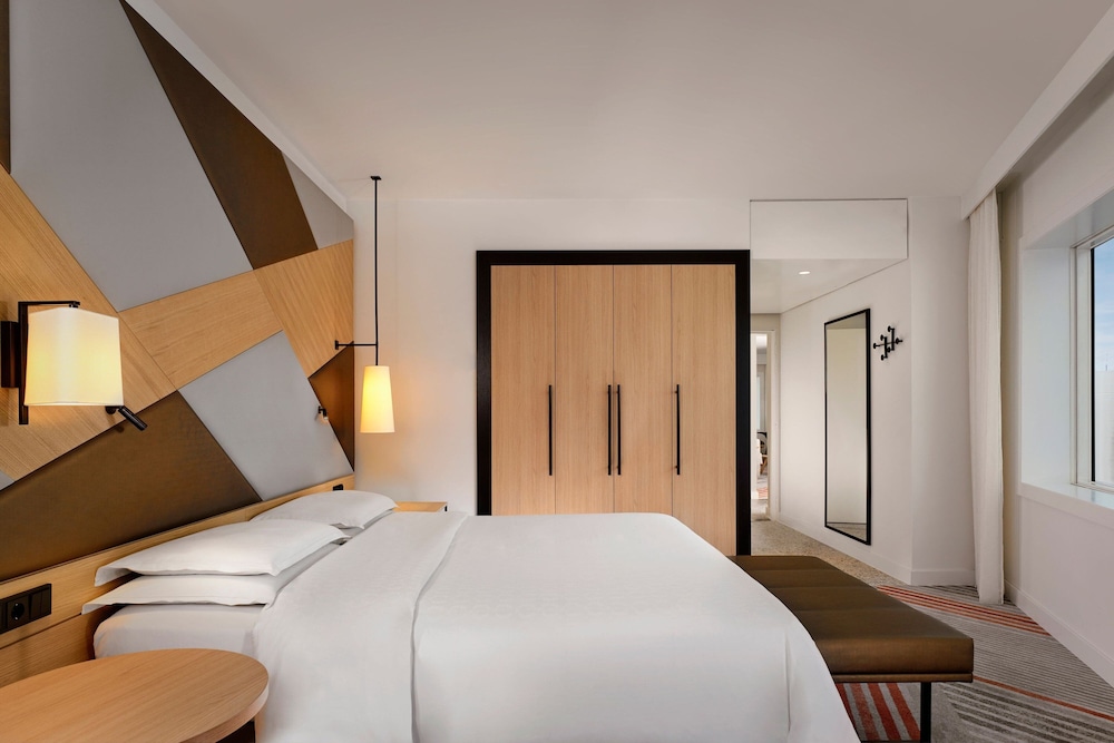 Sheraton Amsterdam Airport 11/55