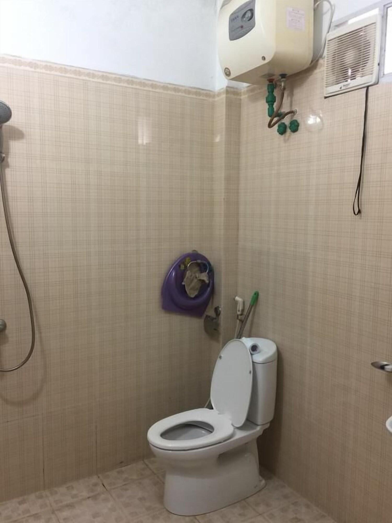 Hang Thuong Hostel 13/14