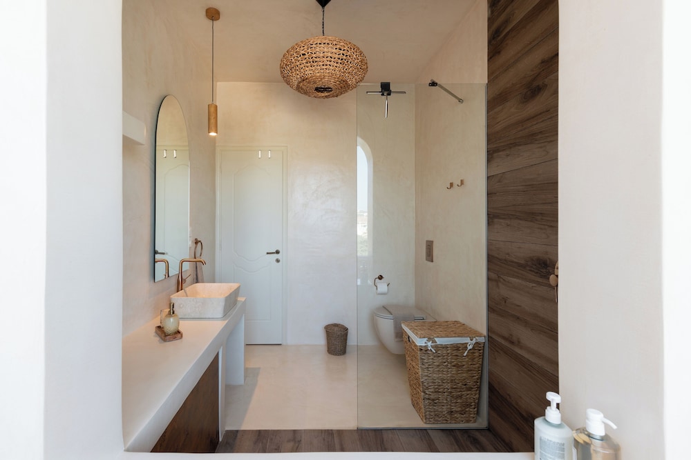 Krios Luxury Suites 50/50