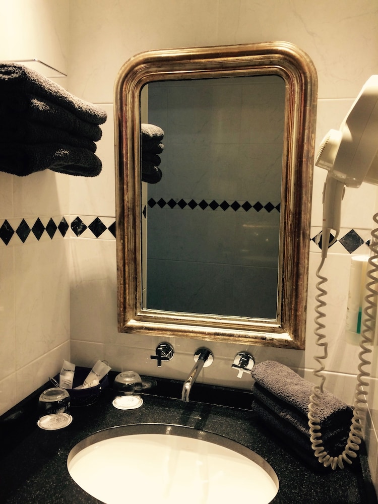 Henry Ii Hotel 54/59
