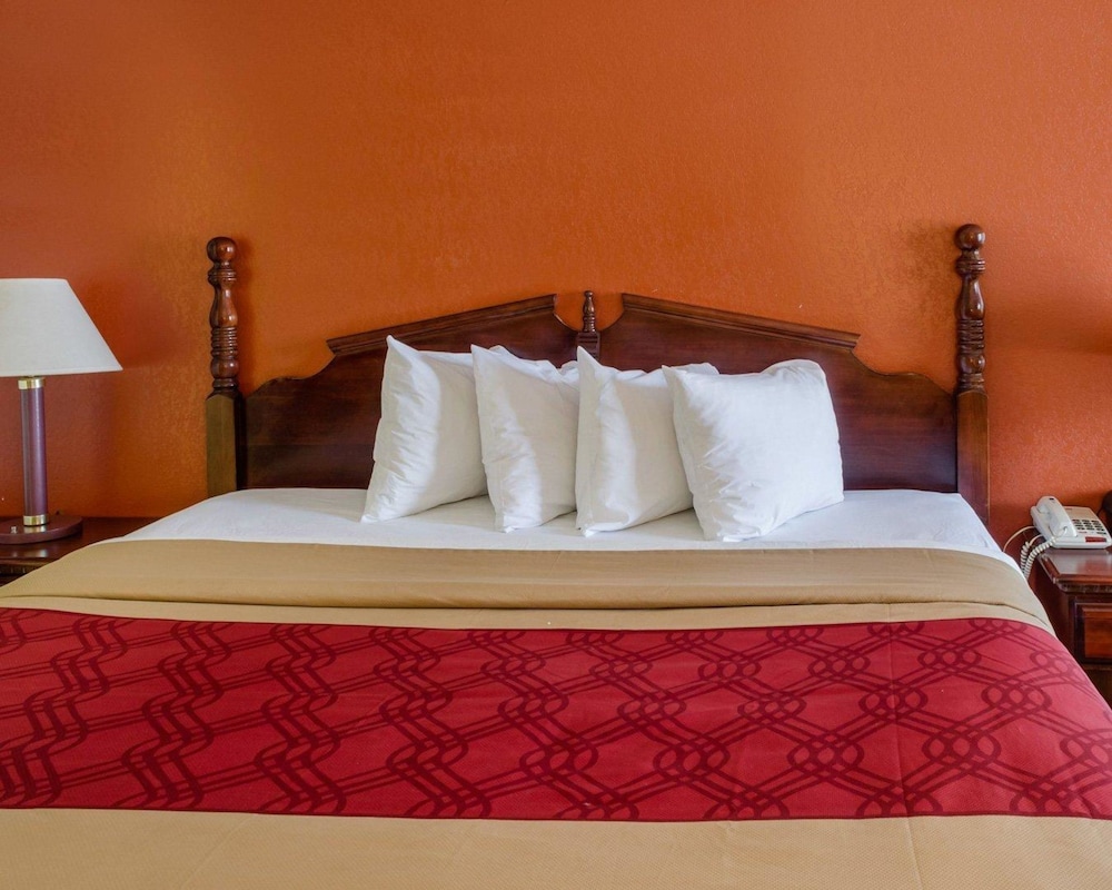 Econo Lodge Inn & Suites Philadelphia MS 56/80