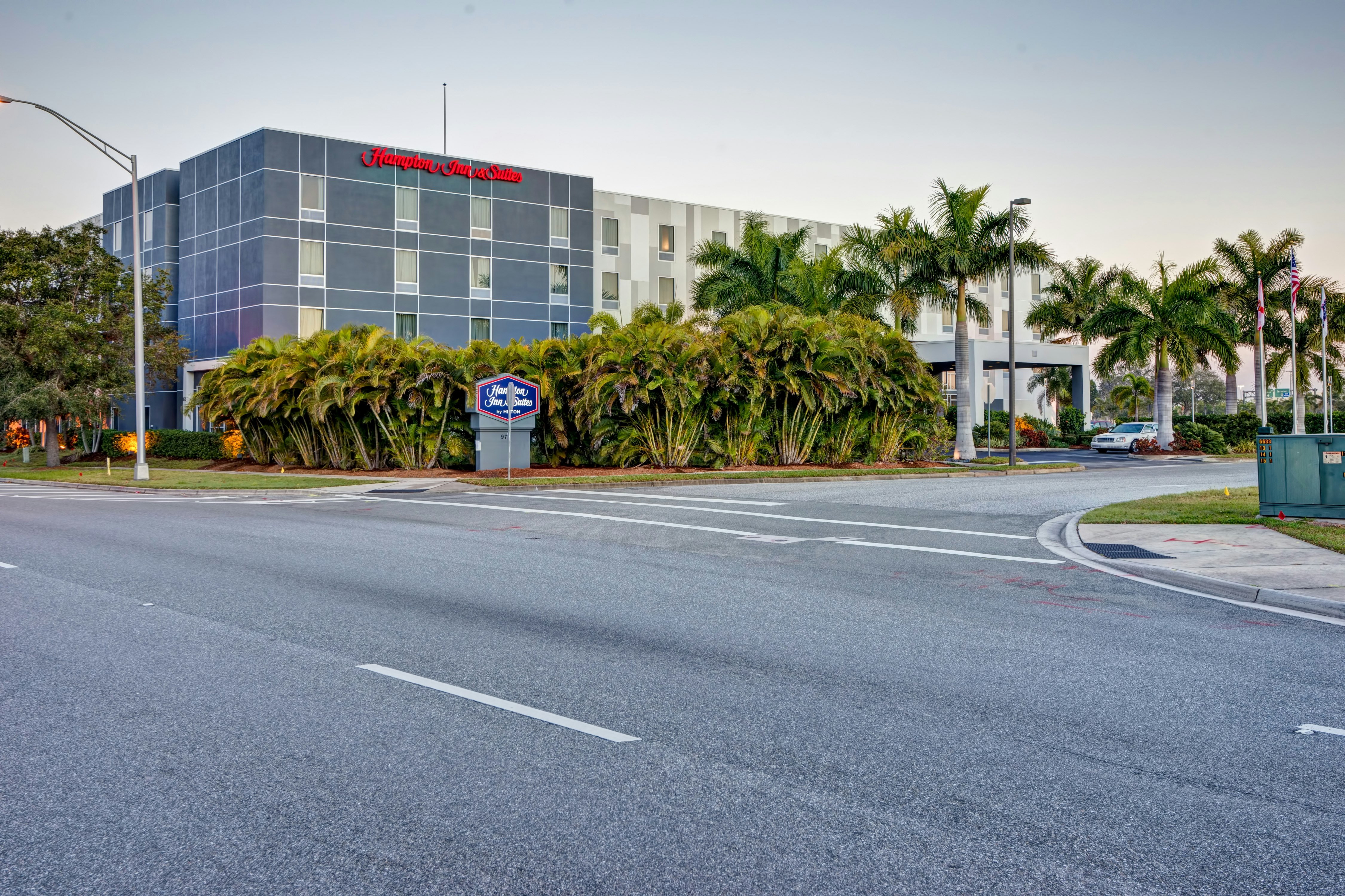 Hampton Inn and Suites Sarasota/Bradenton-Airport 59/68