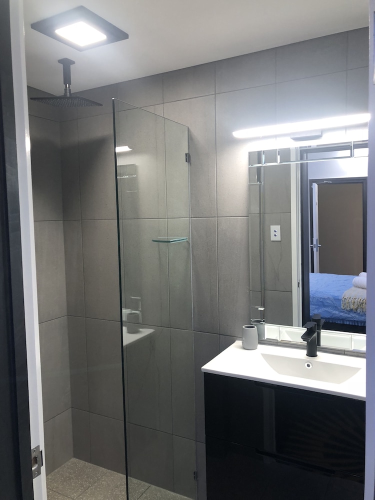 Amelia Budget Hotel 7/34