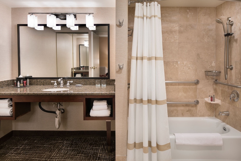 جناح بسرير كينج مع أريكة، Las Vegas Marriott 5/9