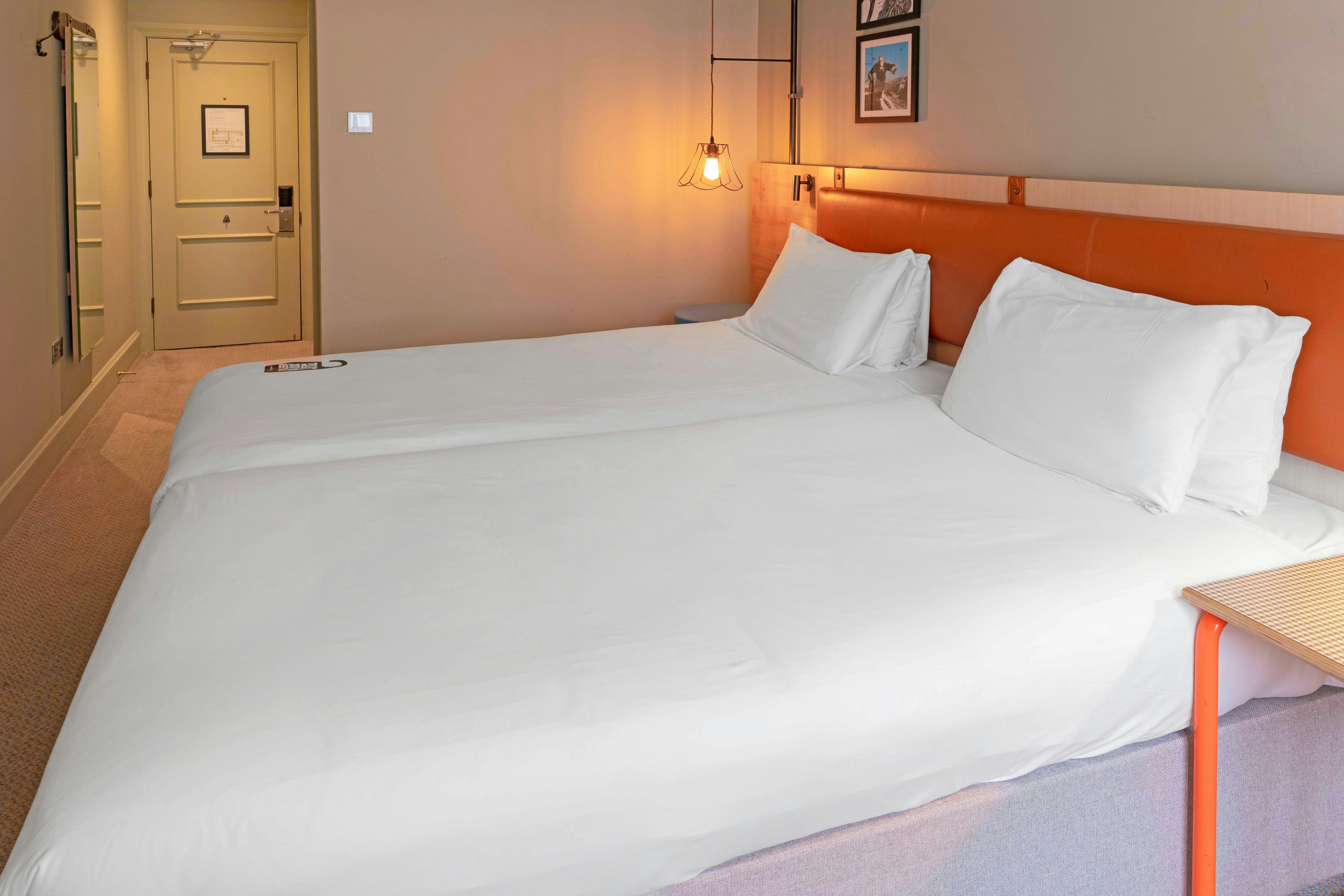 Bristol Grand Hotel By Sunday 21/43