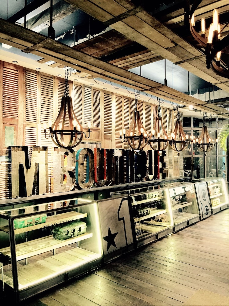 M Boutique Station 18 36/65