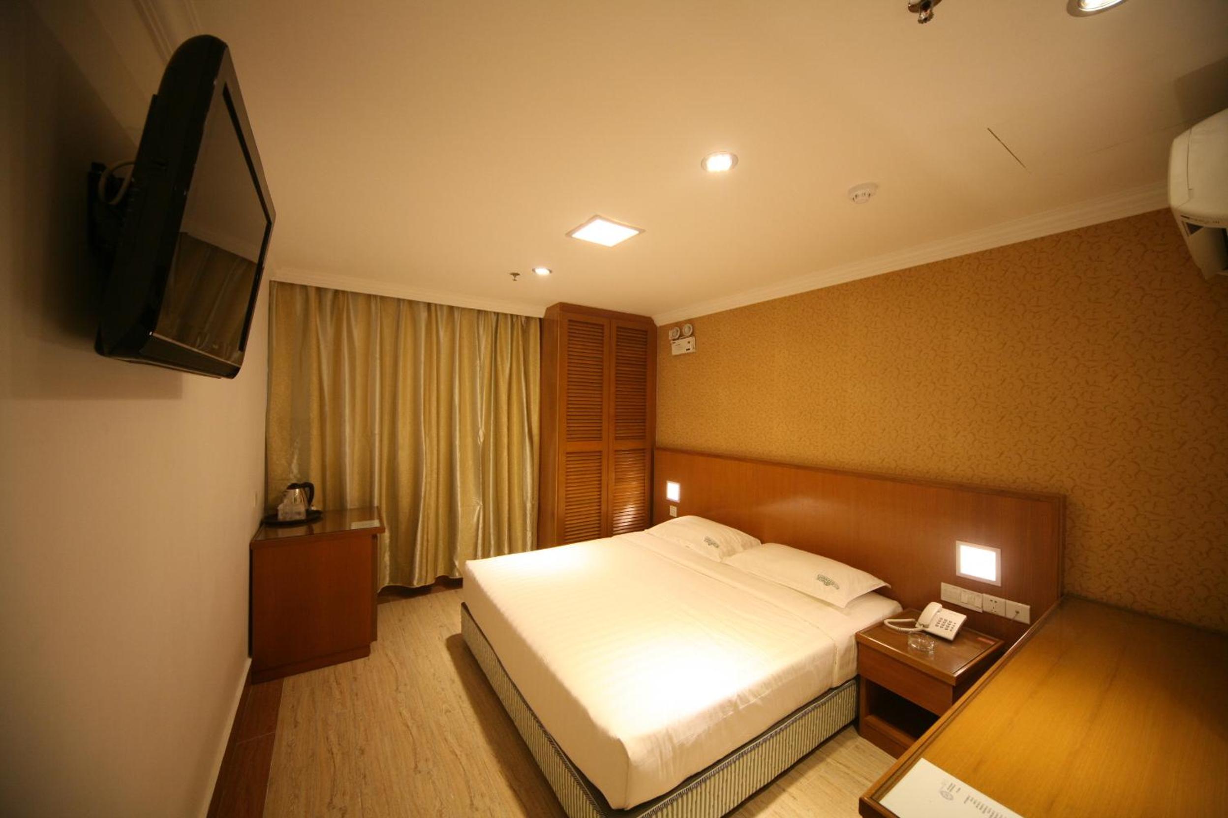 Deluxe, Queen Bed