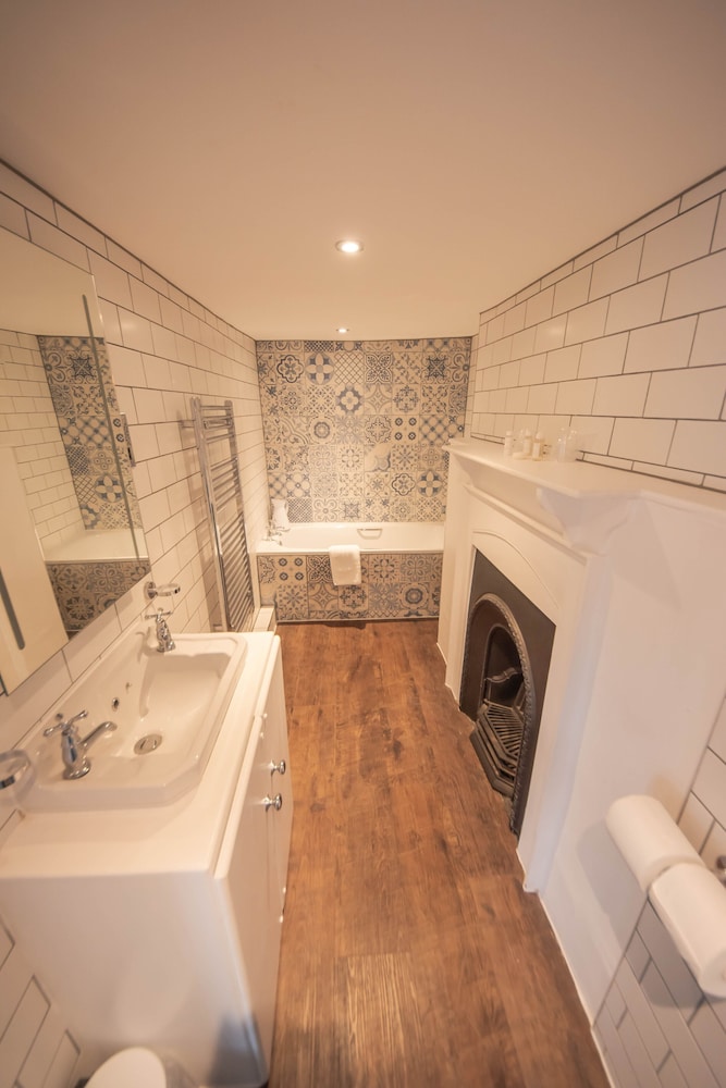 Norfolk Arms Hotel 27/55