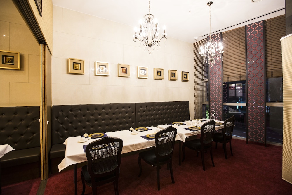 Isquare Hotel 35/50