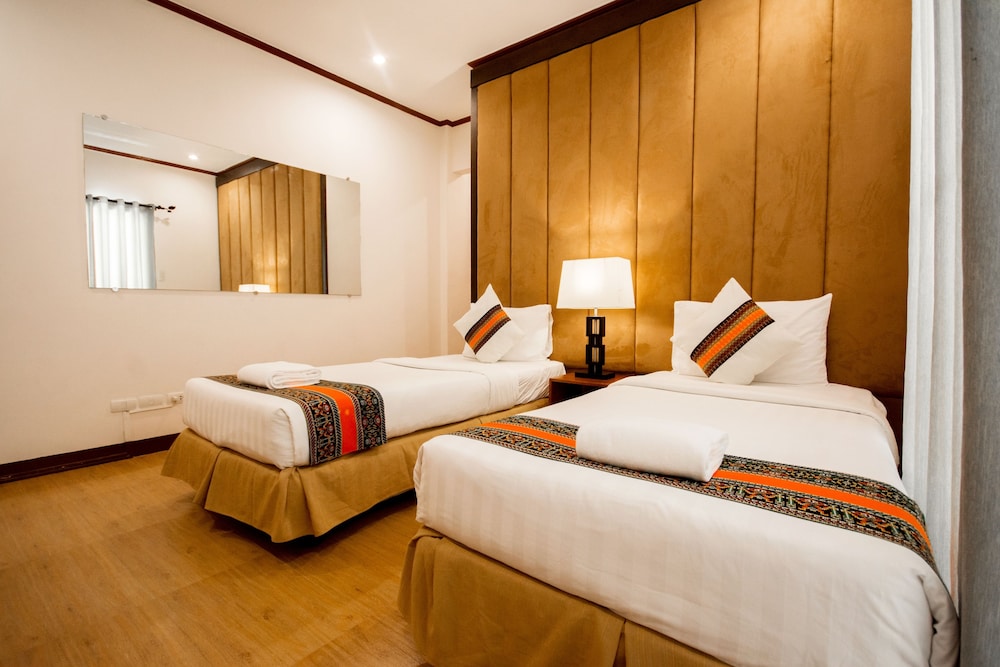 Sur Beach Resort Boracay 10/70
