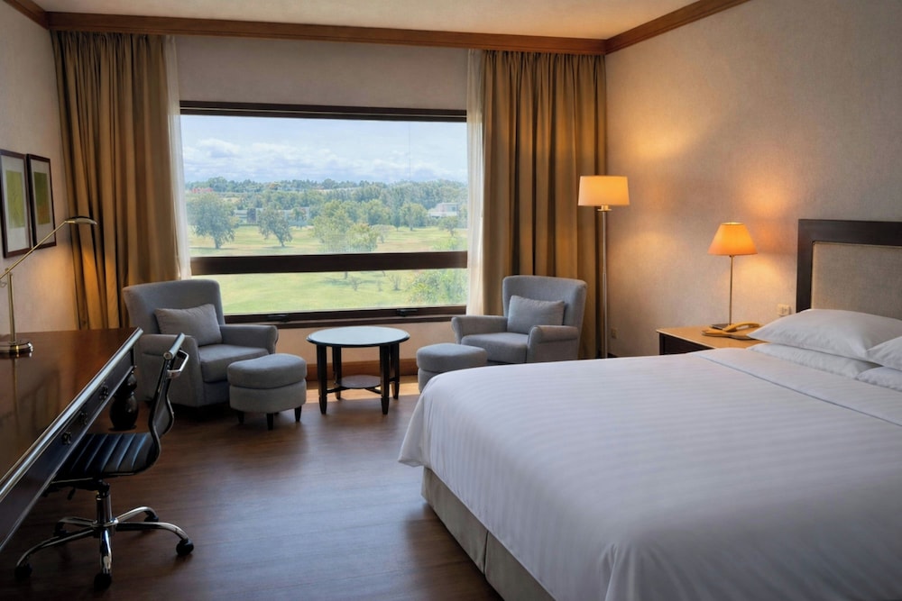Classic, King Bed, Golf Course View