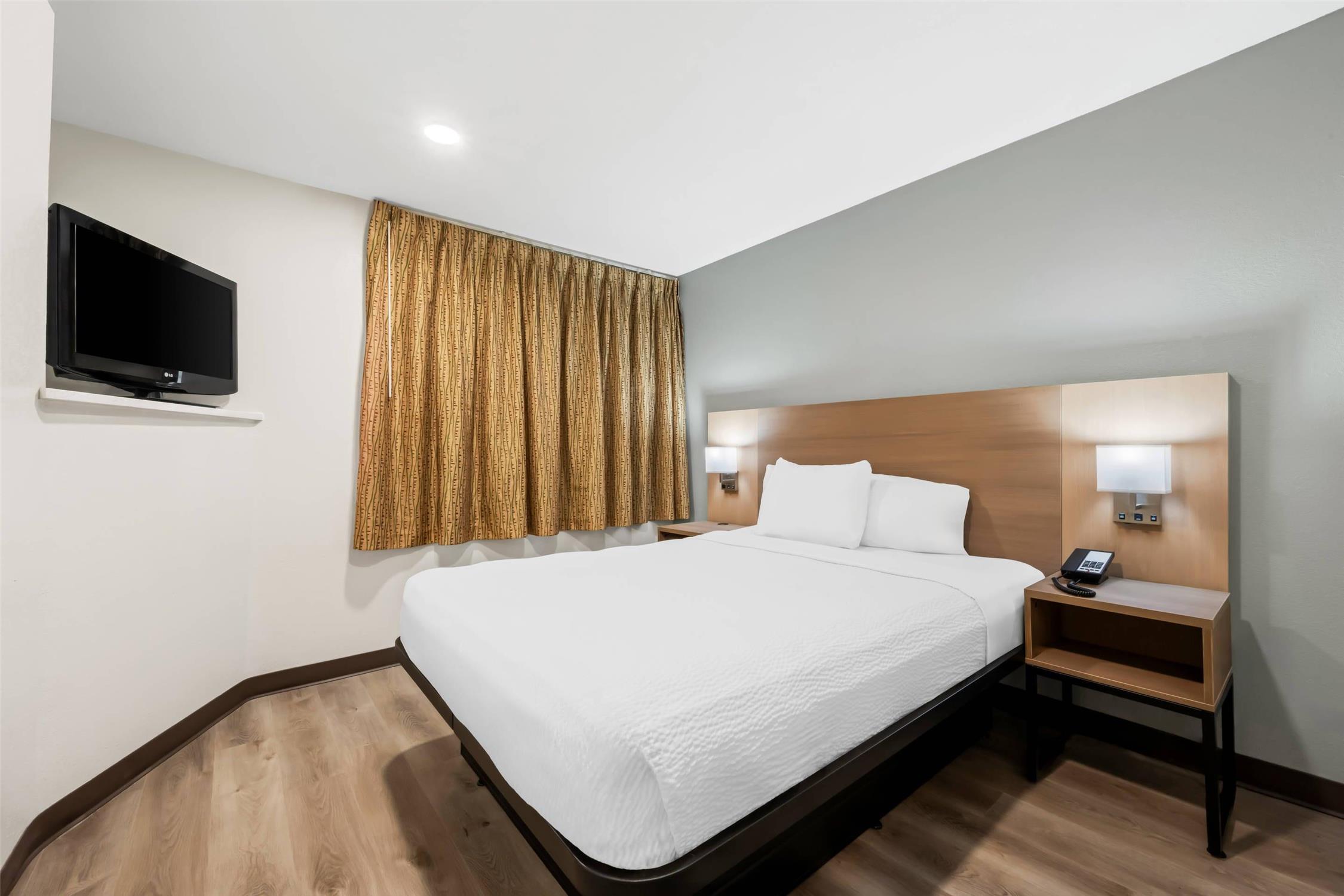 MainStay Suites Raleigh North 14/29