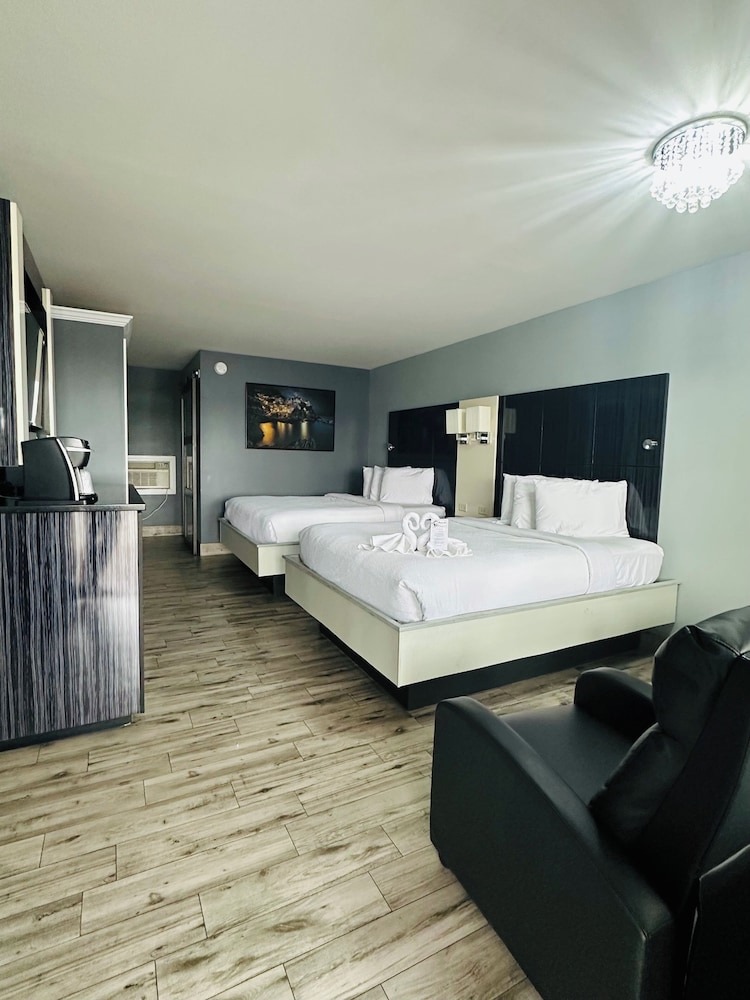 Standard, 2 Queen Beds, Bay View, Marion Motor Lodge 5/7