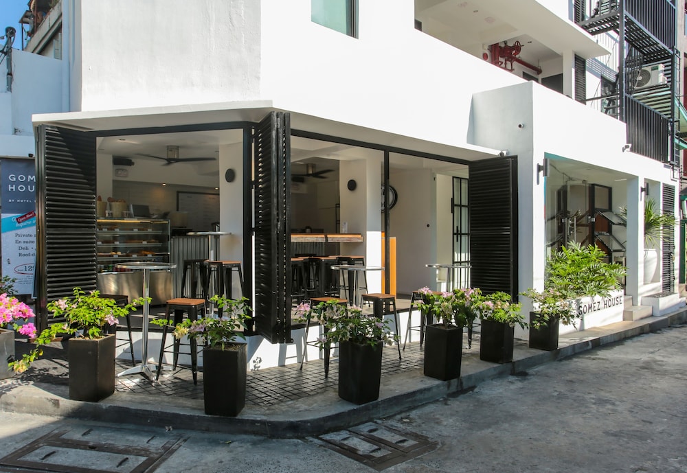 Gomez House 1/36