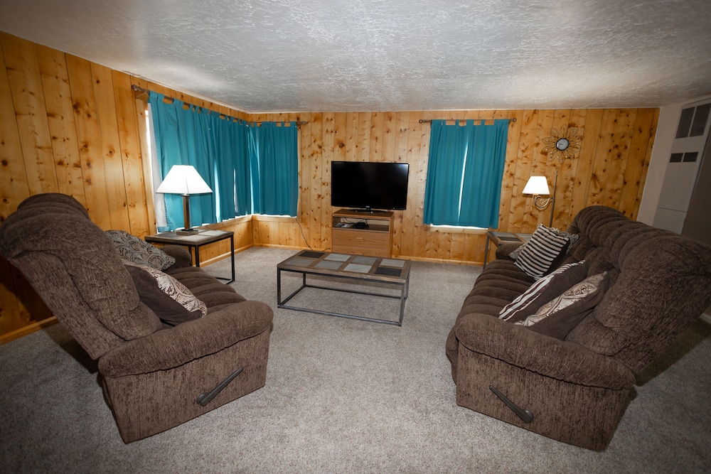 Austin\'s Chuckwagon Motel 27/41