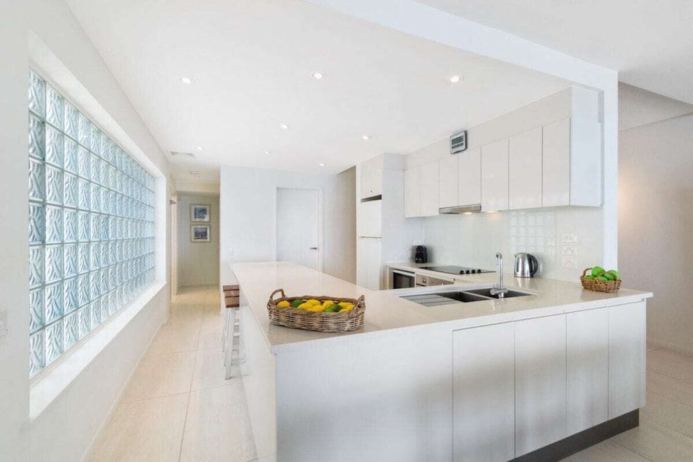 La Mer Apartments 3/50