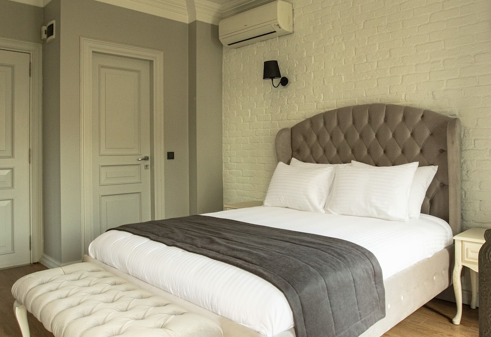 ROOM, QUEEN BED, GARDEN VIEW