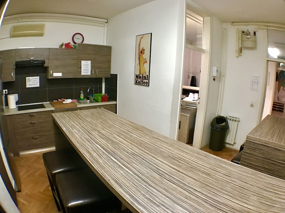 Whole Wide World Hostel & Bar 40/50