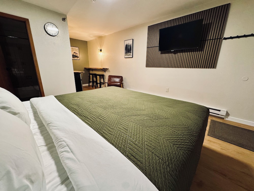 Pioneer Motel 18/43