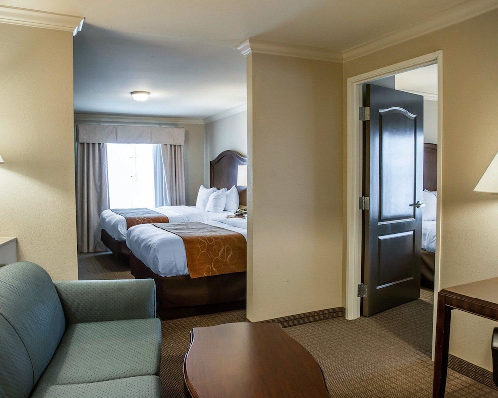 Spark by Hilton Cincinnati Fairfield 13/42