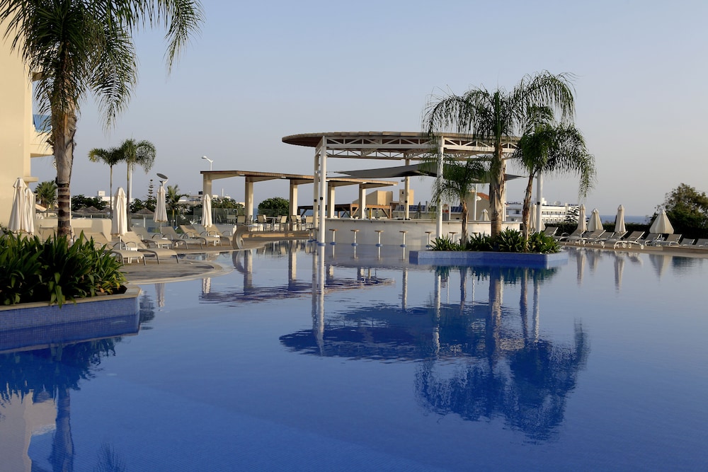 Sunrise Oasis Hotel & Waterpark 40/50