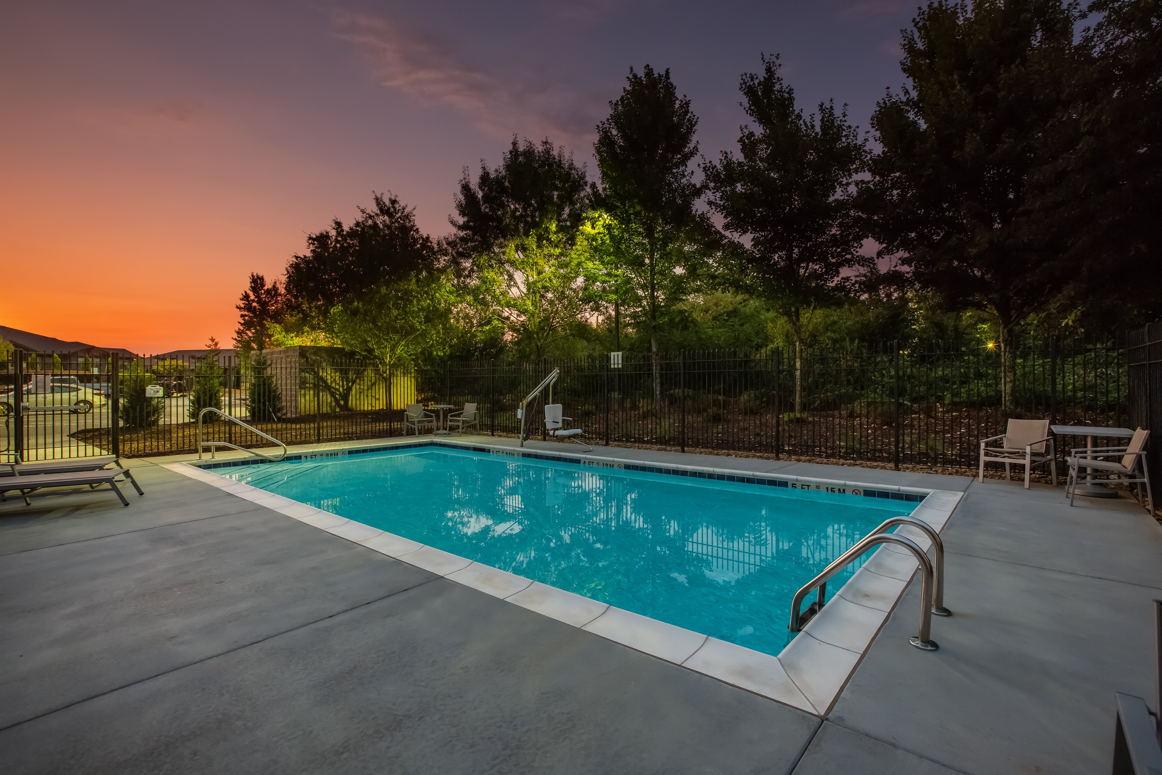 Holiday Inn Express Suites Atlanta Southwest Fairburn 28/45