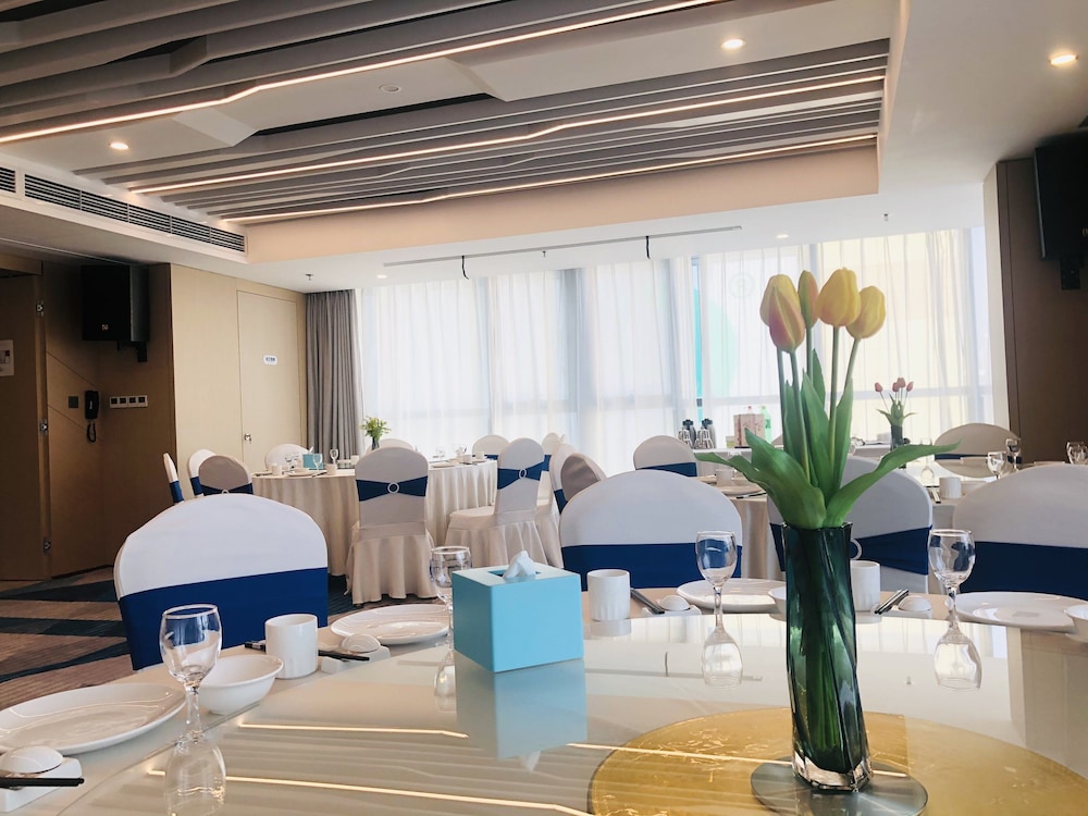 Holiday Inn Express Linyi North New District 36/47