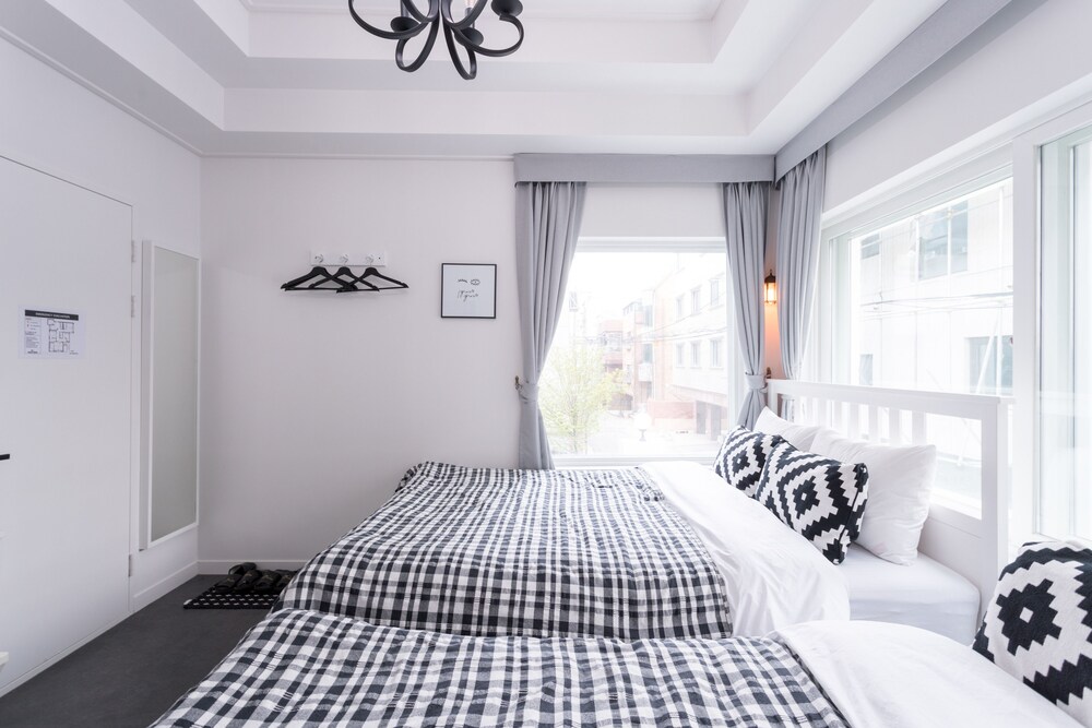 Mono House Hongdae 2 25/71