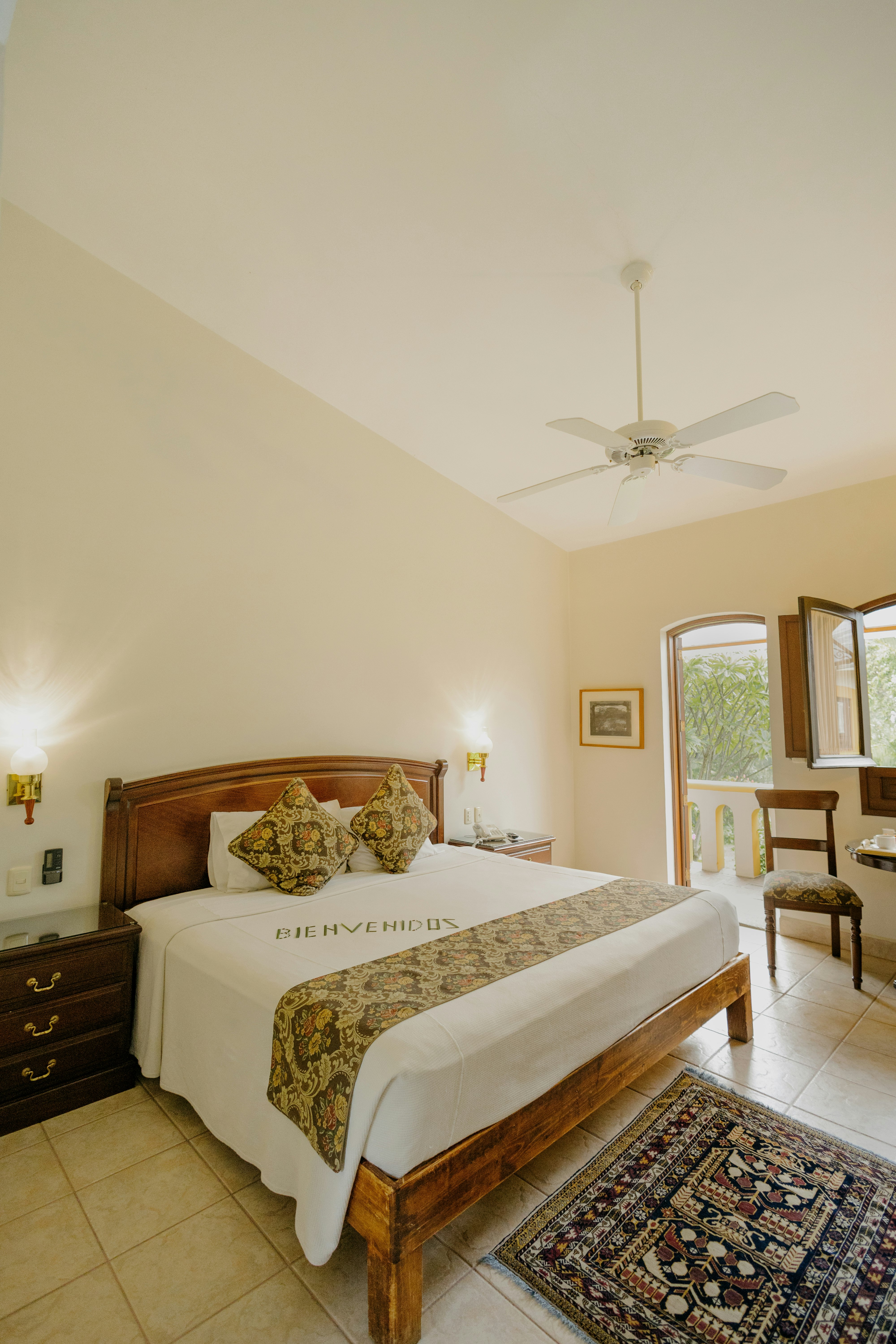 Hacienda Los Laureles 4/28