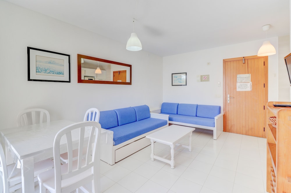 Llevant Apartamentos 30/37