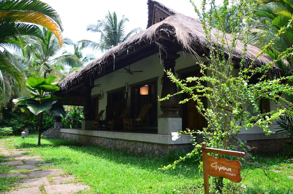 NEELESHWAR HERMITAGE 1/42