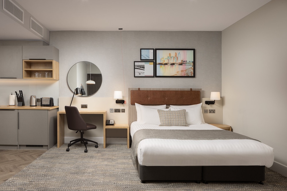 STUDIO, SUITE, QUEEN BED, KITCHEN, ACCESSIBLE