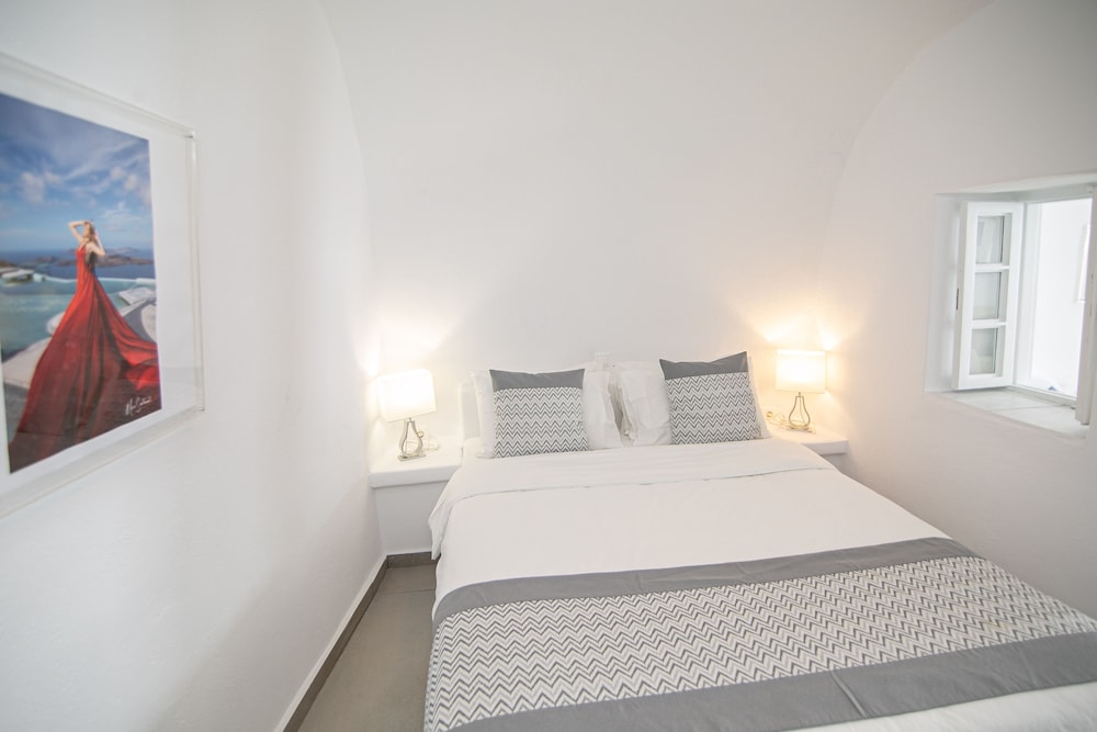 Cave, Family, Suite, 2 Double Beds, Caldera and Sea View