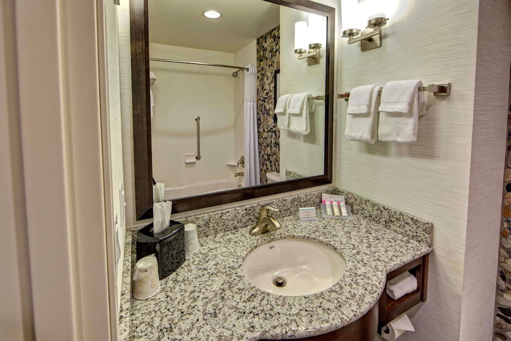 HILTON GARDEN INN NASHVILLE BRENTWOOD 14/75