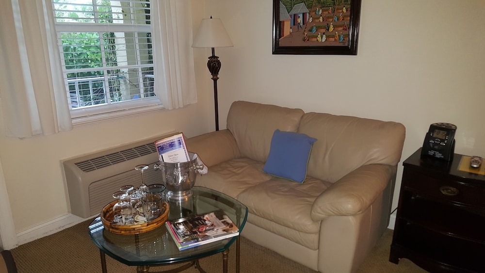 The Caribbean Court Boutique Hotel 54/83