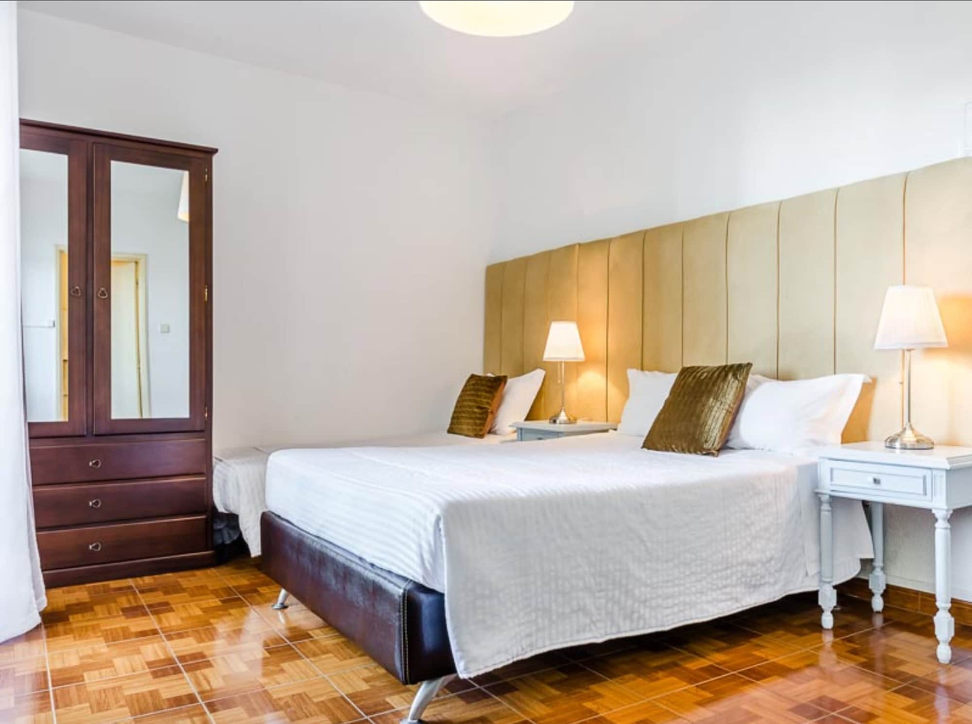 ROOM, TRIPLE