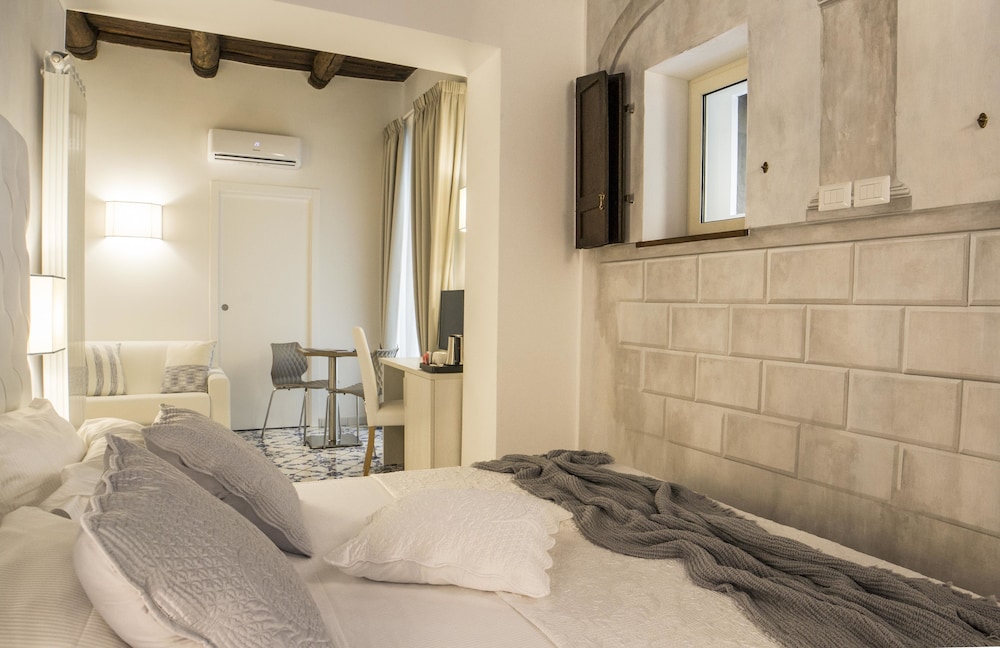 Morelli Suite 18/50