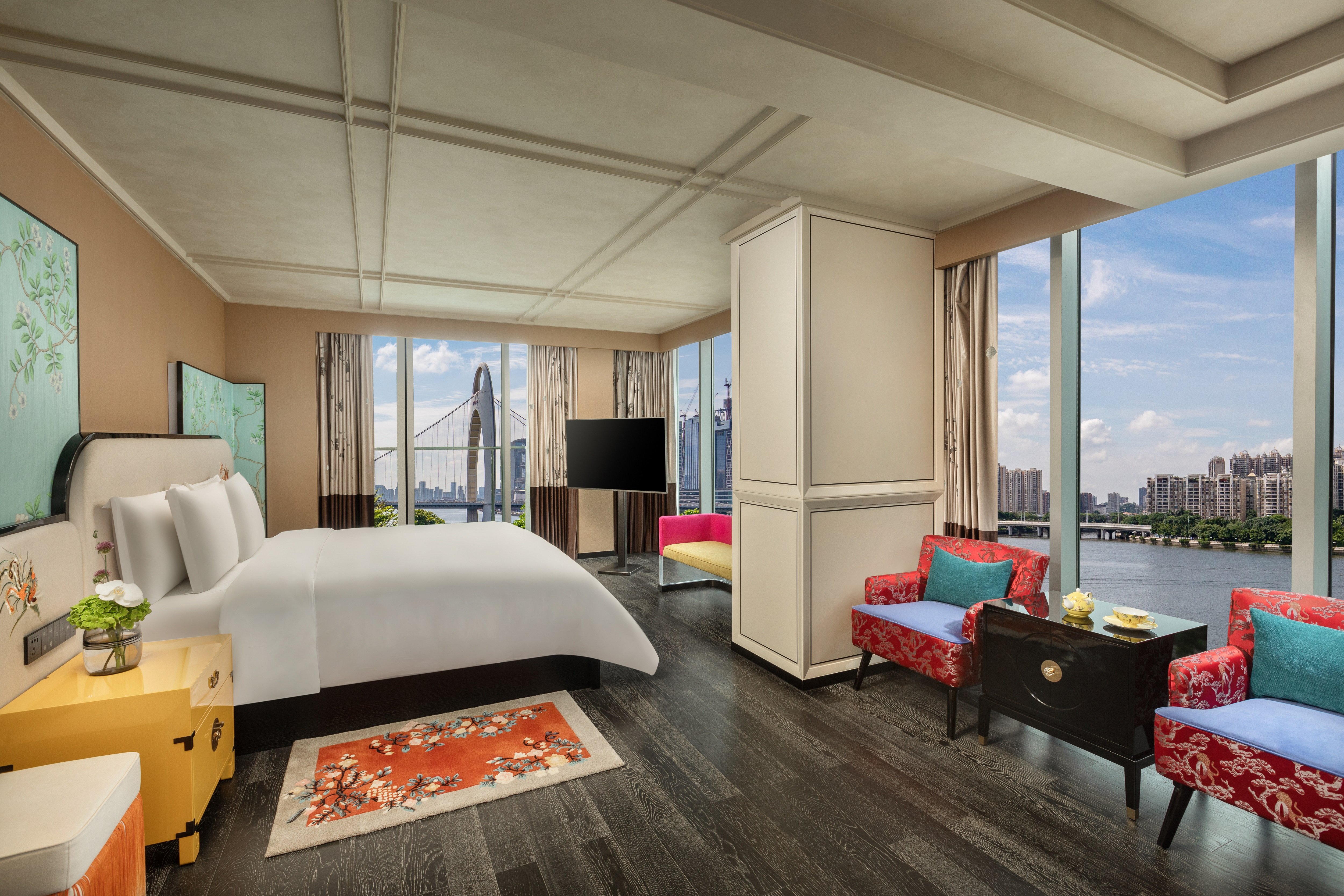 1 Bedroom, Suite, King Bed, River View, Living and Dining Areas