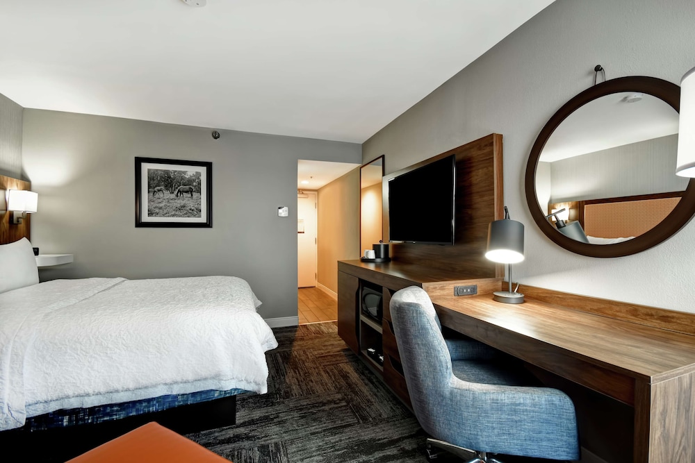 Hampton Inn I-75 Lexington Hamburg Area 12/35